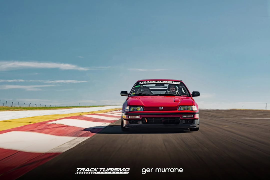 Auto en el Autódromo de Concepción del Uruguay